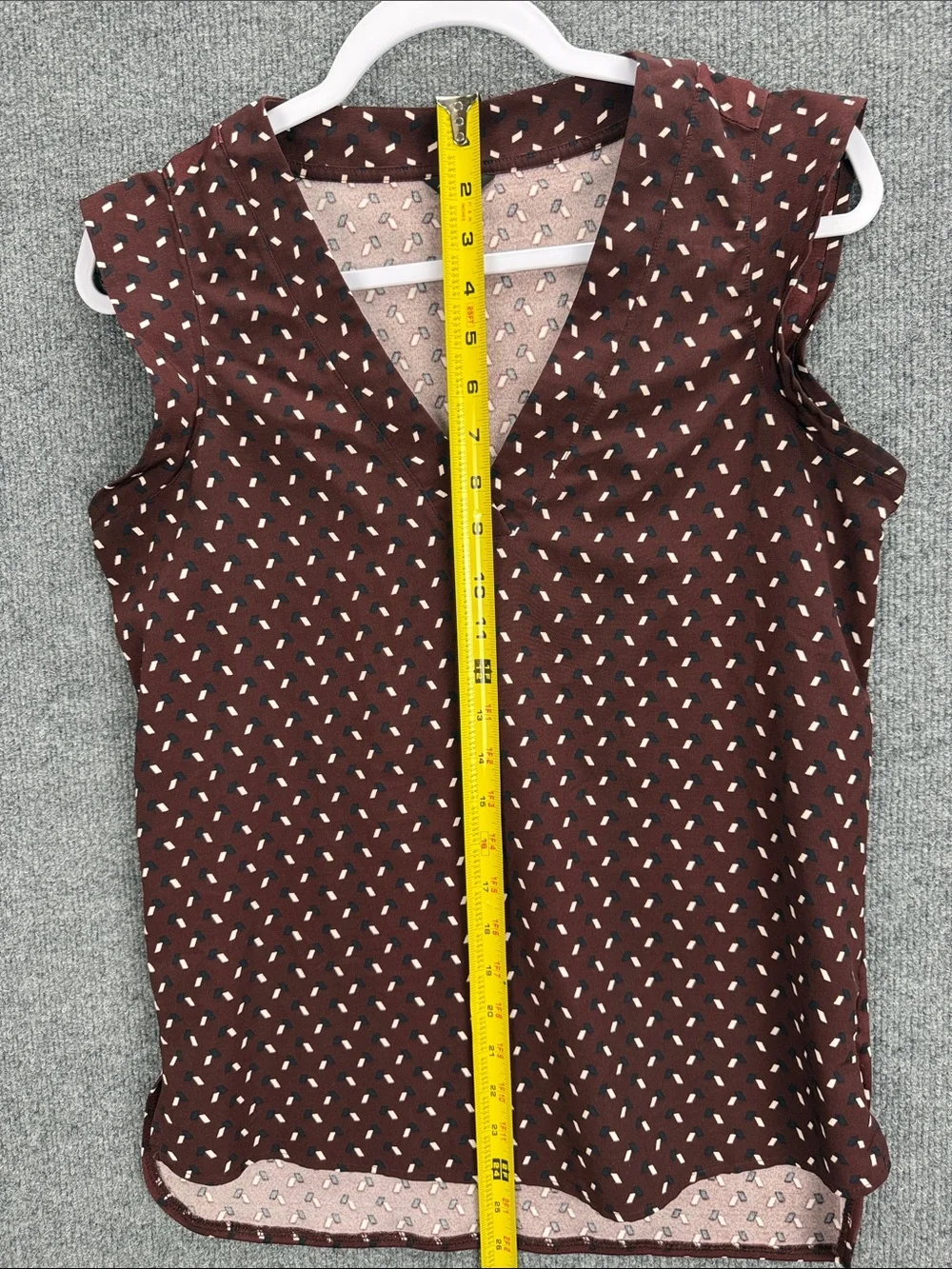 Ann Taylor Burgundy Sleeveless V-Neck Printed Blouse XS Nice!